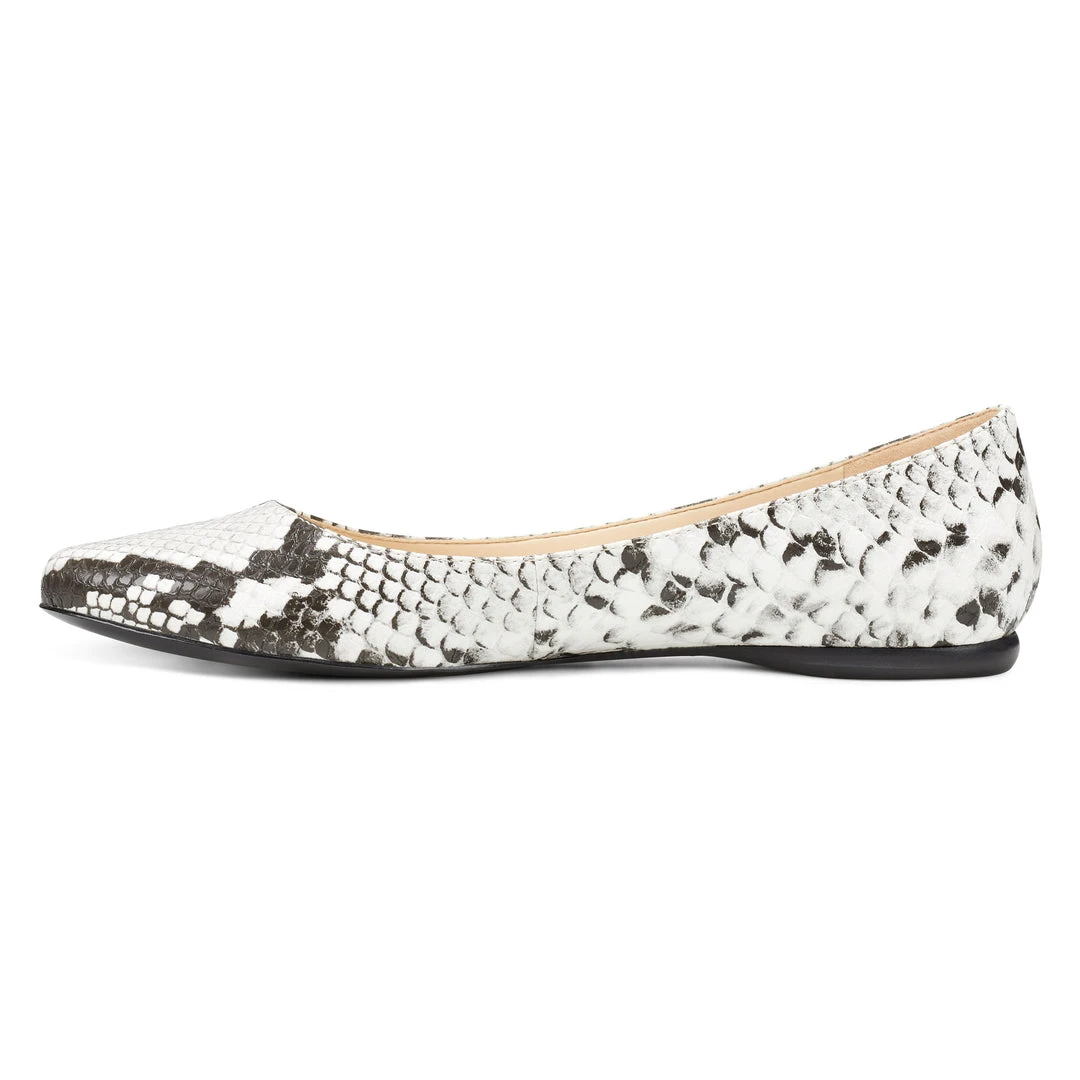 Nine West Speakup Almond Toe Flats 6 Nine West Speakup Almond Toe Flats
